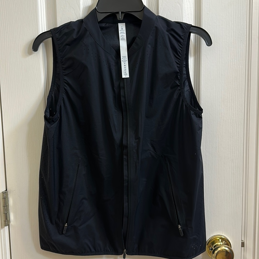 LuluLemon like the wind vest